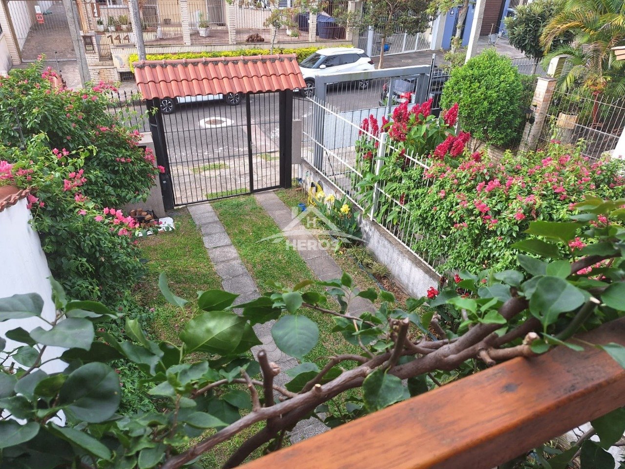 Casa 2 suítes, 117m², Guarujá, R$ 480 mil