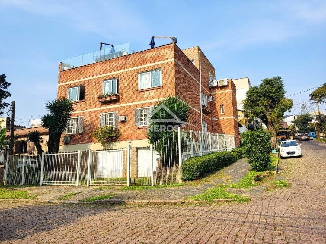 Apto com pátio, 03 dormitórios, Nonoai