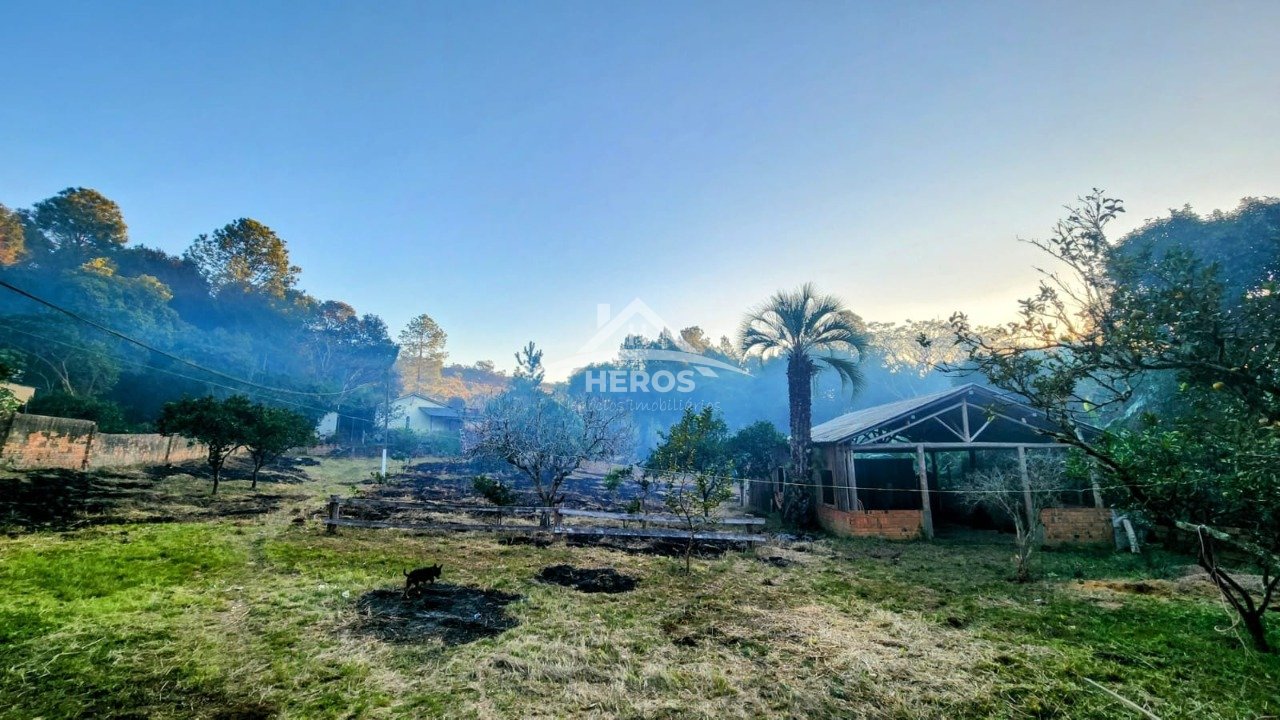Chácara com 03 casas, 3.500m², Restinga, R$ 800mil