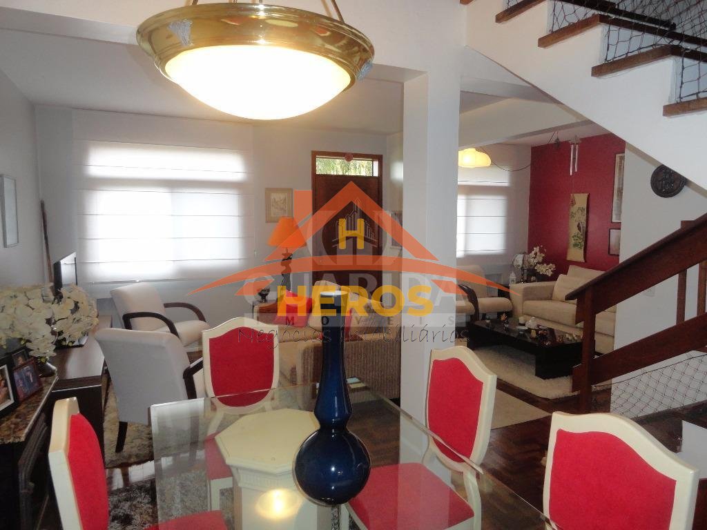 Casa condomínio 3 dorm, 140m², Cavalhada 700mil