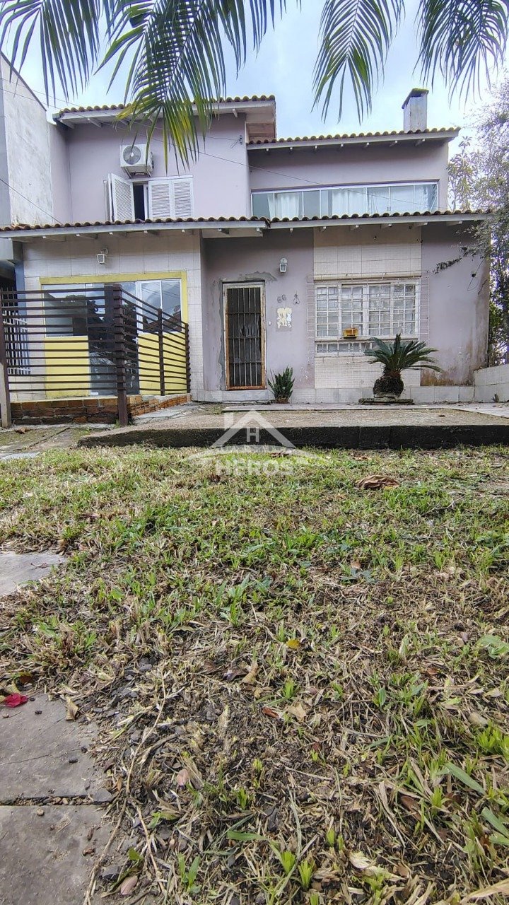 Casa 4 dorm, 156m², Hípica, R$ 373mil