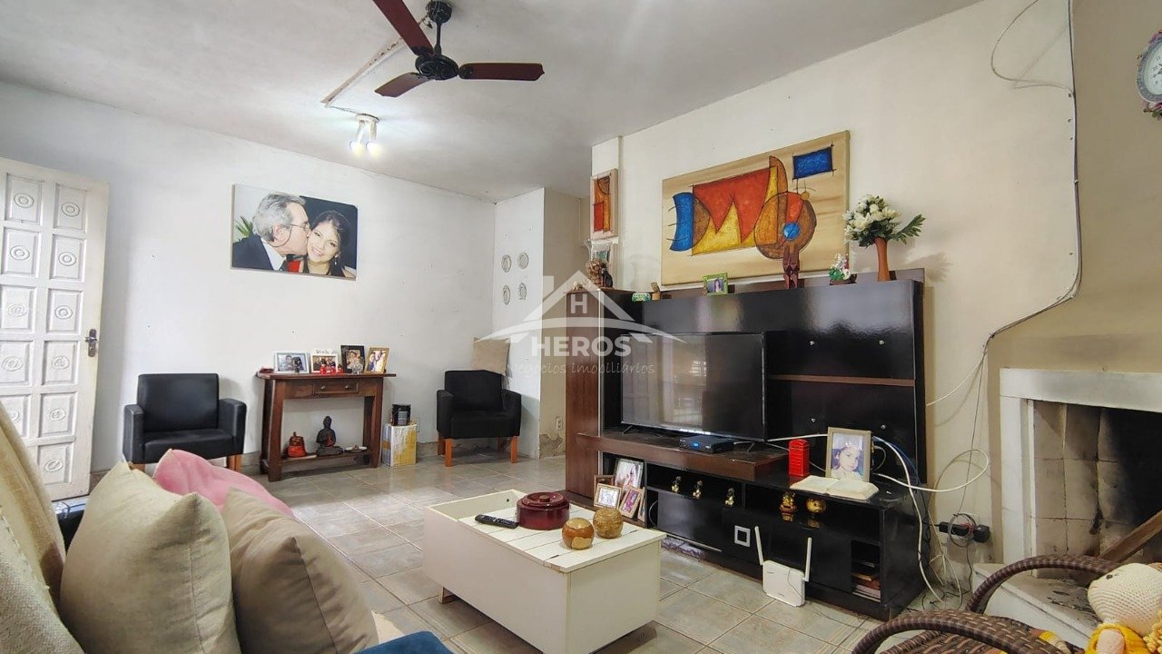 Casa 4 dorm, 156m², Hípica, R$ 373mil