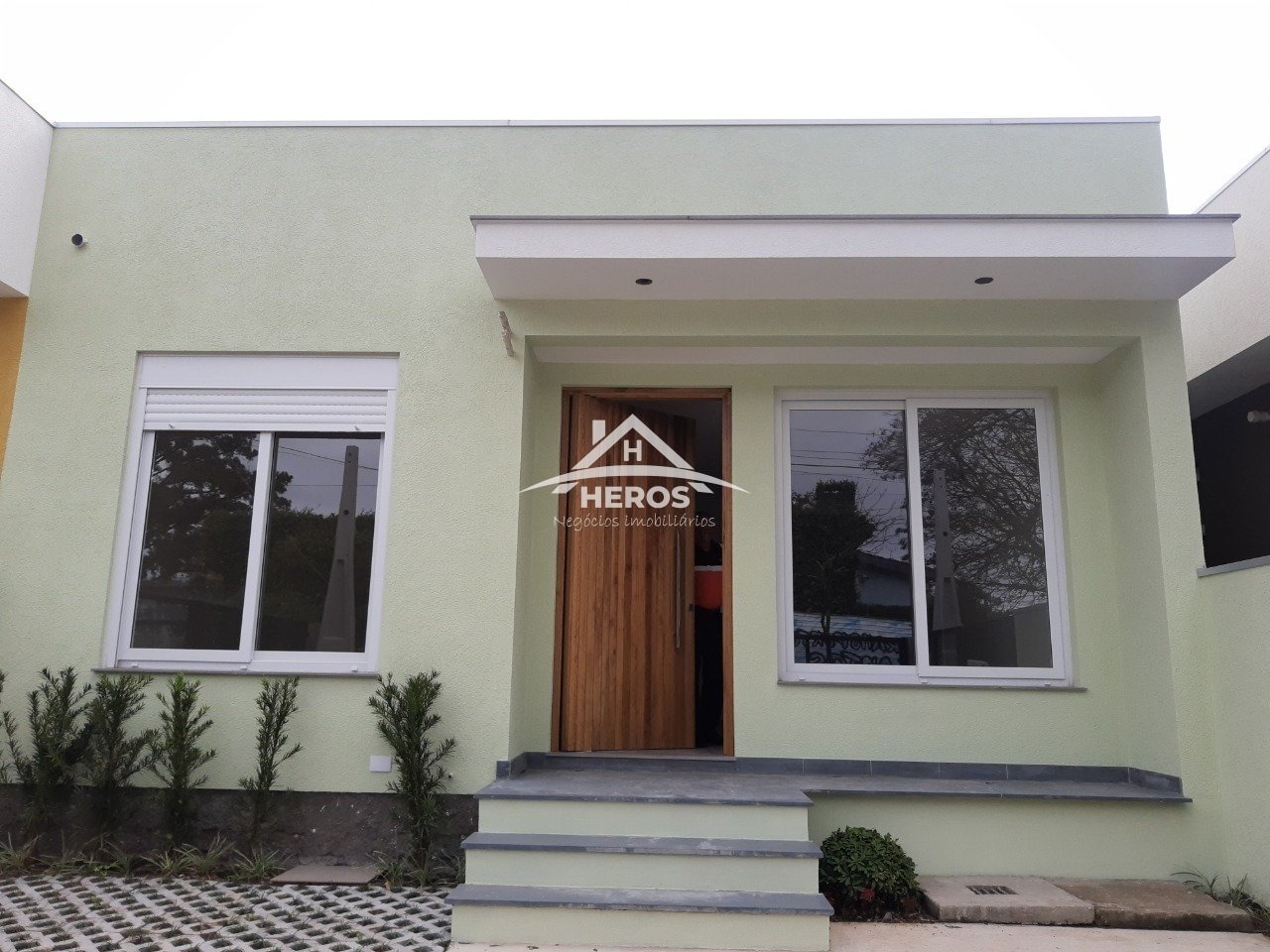 Casa térrea 3 dorm, 70m², Guarujá, R$ 425mil