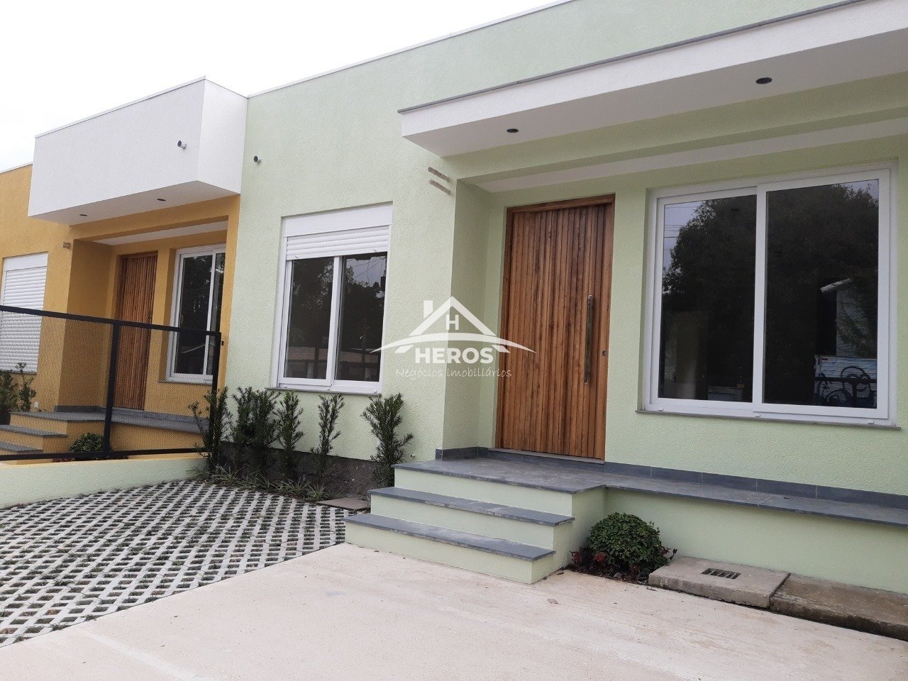Casa térrea 3 dorm, 70m², Guarujá, R$ 425mil