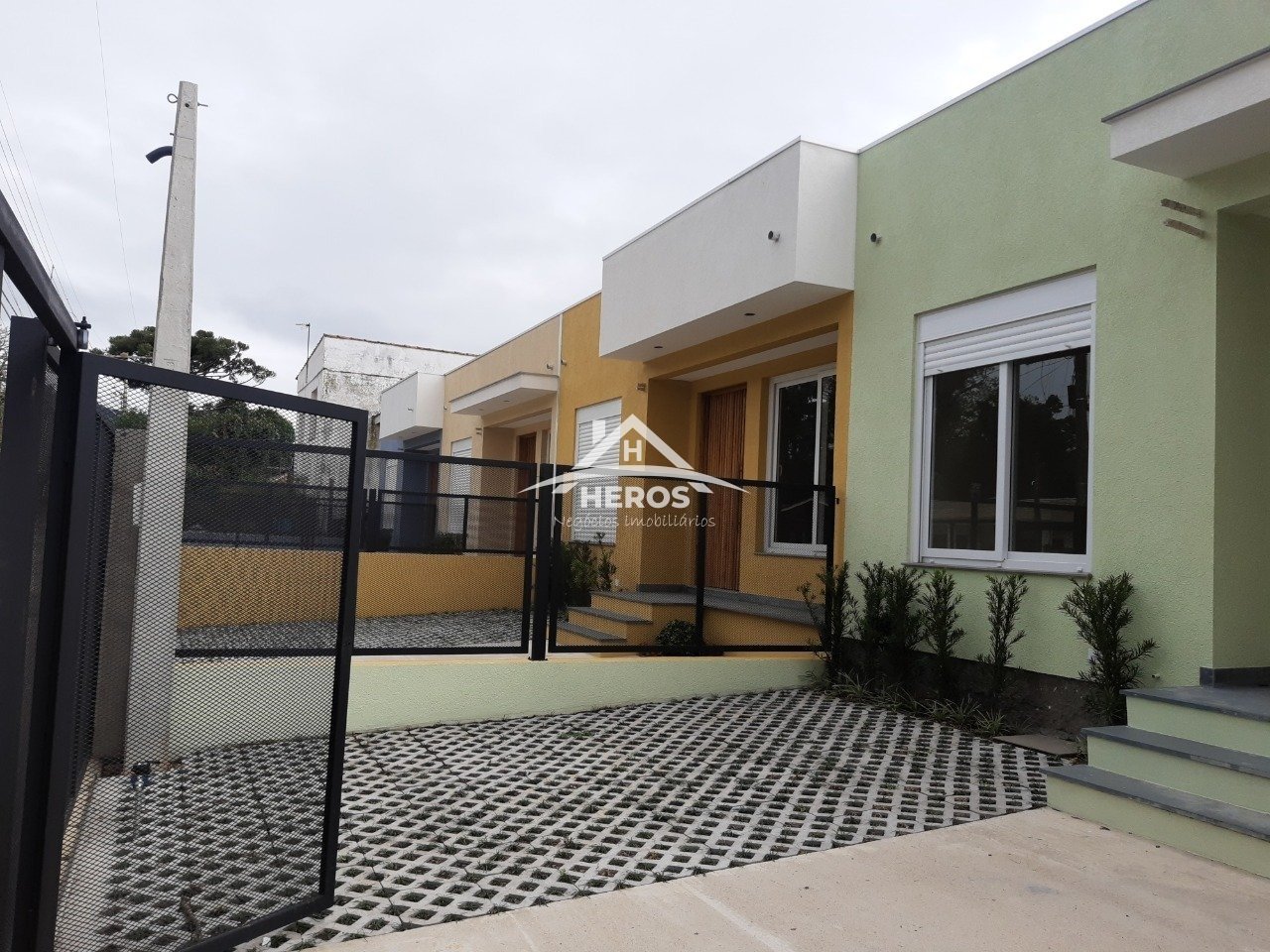 Casa térrea 3 dorm, 70m², Guarujá, R$ 425mil