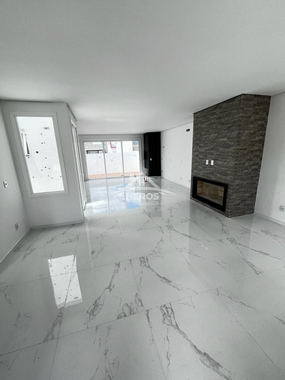 Casa cond, 3 suítes, 163m², R$ 950mil