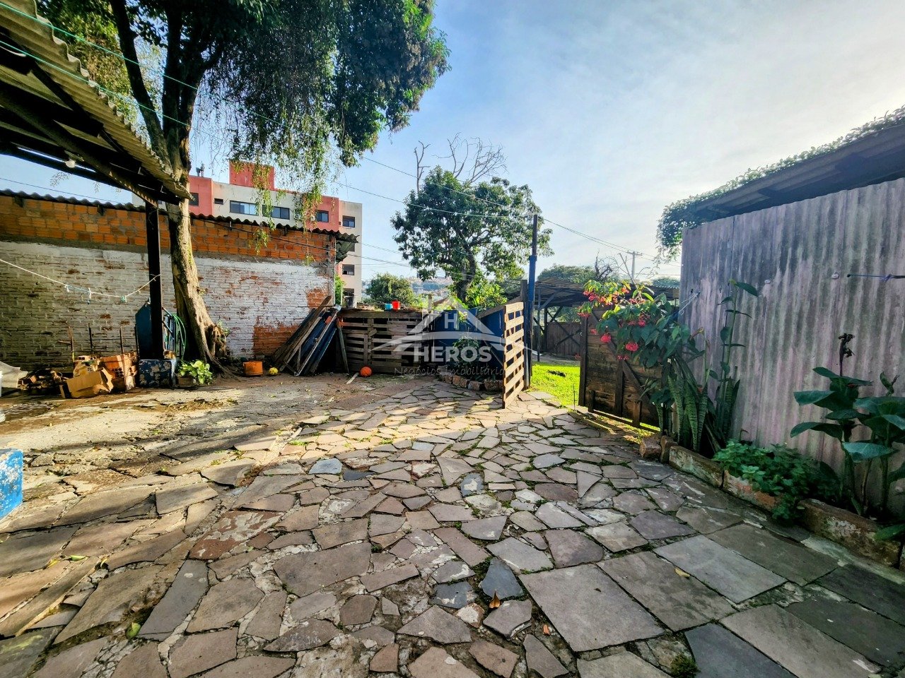 Área com 830m², Bairro Nonoai, 870 mil