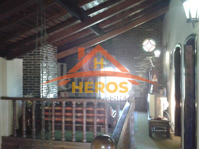 Casa 3 dorm, 200m², Cavalhada, R$ 905mil