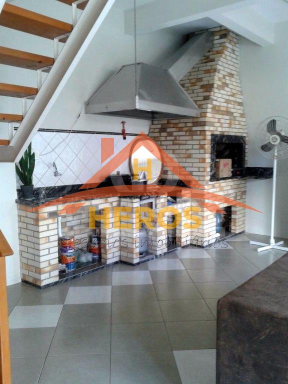 Casa 6 dorm, 330m², Cristal, R$ 1,2 milhão
