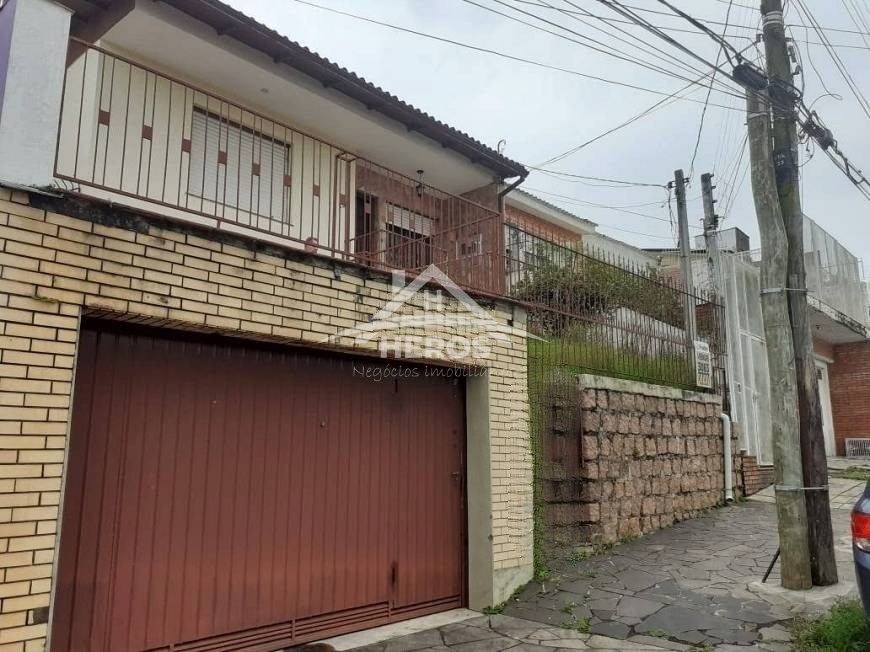 Casa 3 dorm, 130m², Medianeira, R$ 396mil