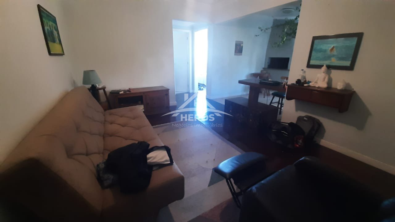Apartamento 1 dorm, 49m², Petrópolis, R$ 220mil