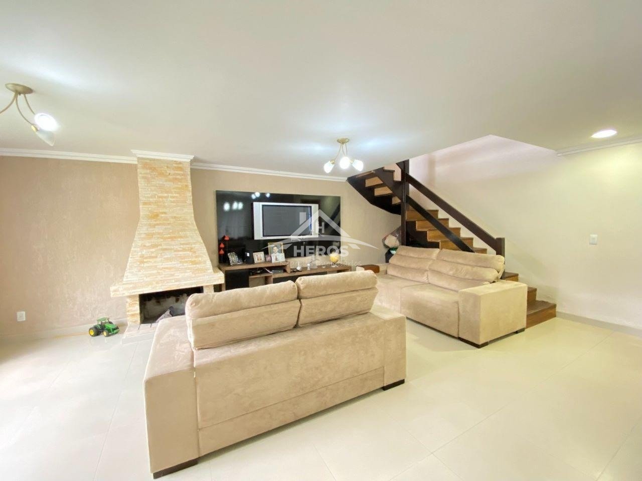 Casa 3 dorm, 268m², Ipanema, R$ 990mil