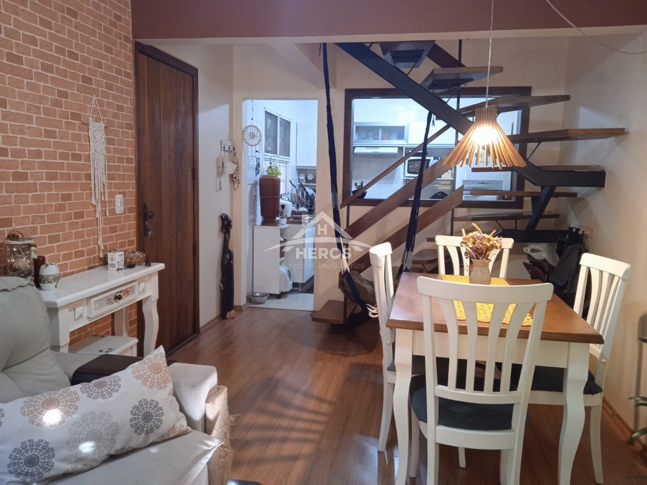 Casa cond, 132m², Medianeira, R$ 630mil