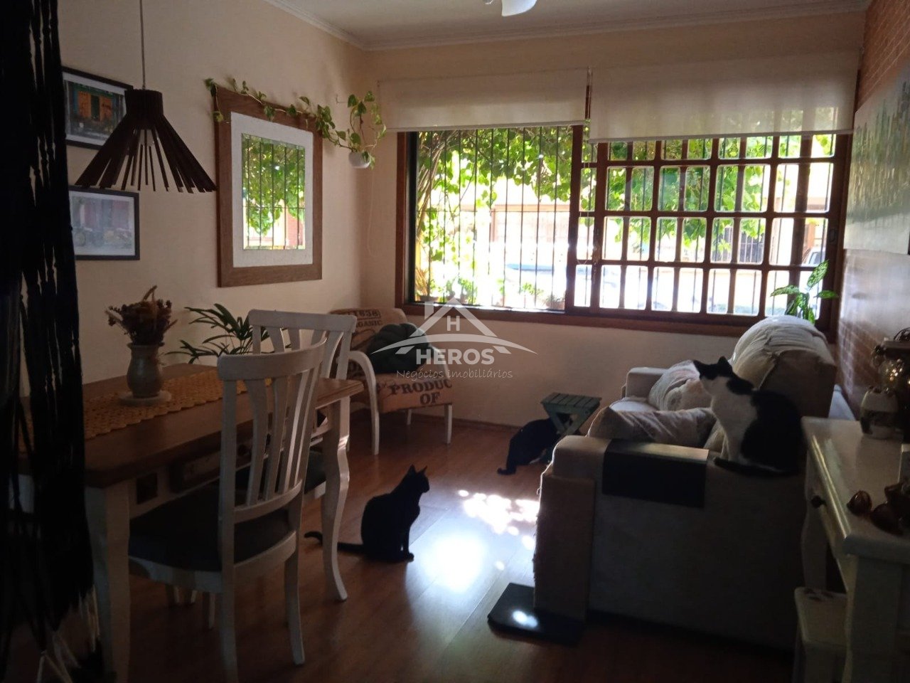 Casa cond, 132m², Medianeira, R$ 630mil