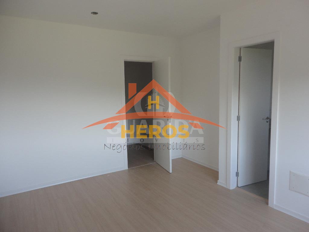 Casa 3 suítes, Hípica, 160m², R$ 525 mil