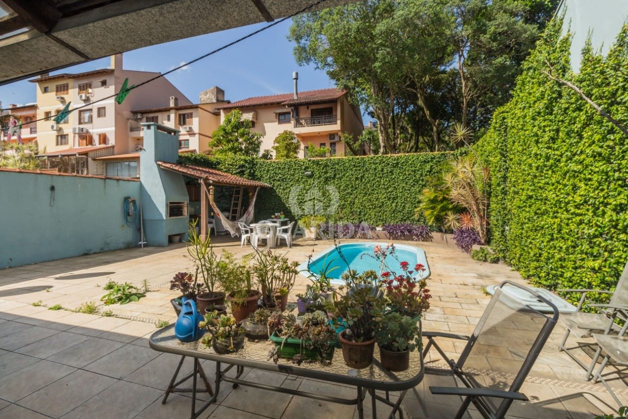 Casa 3 dorm, Ipanema, 246m², R$ 789mil
