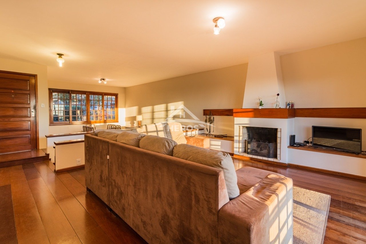 Casa 4 dorm, 336m², Nonoai, R$980mil