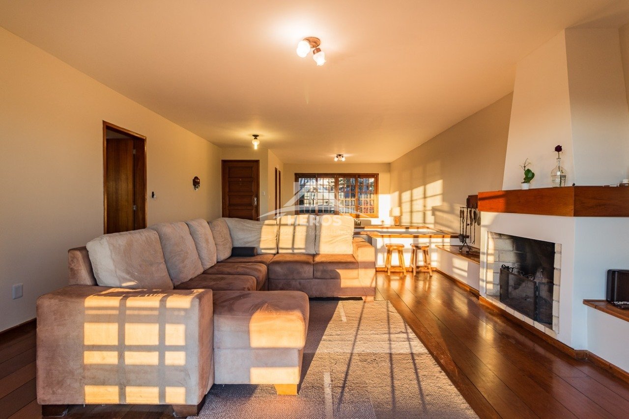 Casa 4 dorm, 336m², Nonoai, R$980mil