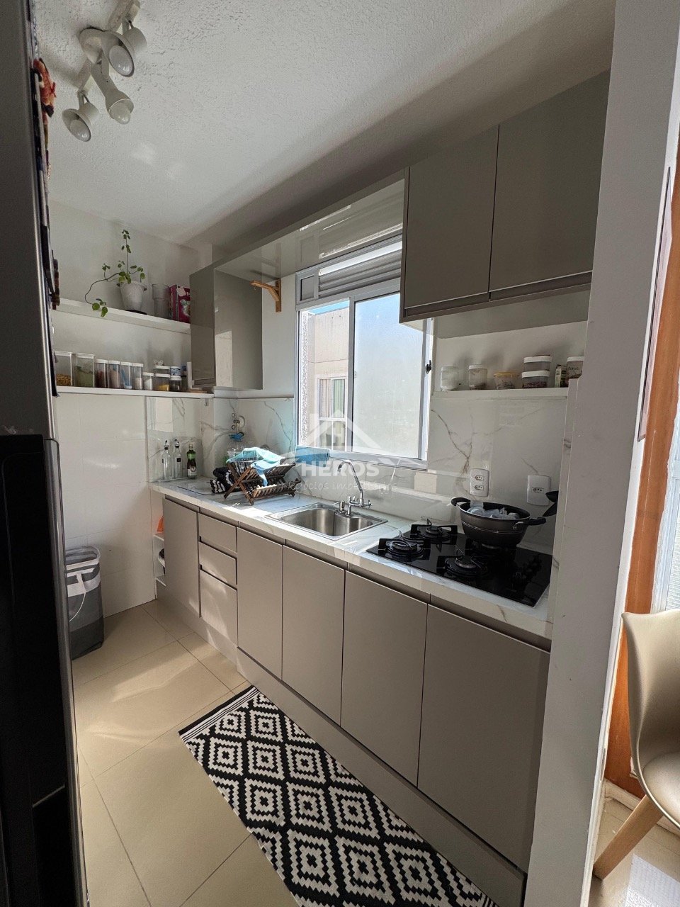 Aptº semimobiliado, 2dor, 40m², R$ 200mil