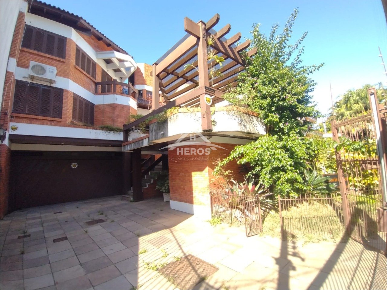 Casa 4 dorm, 350m², Nonoai, R$ 1,5milhão