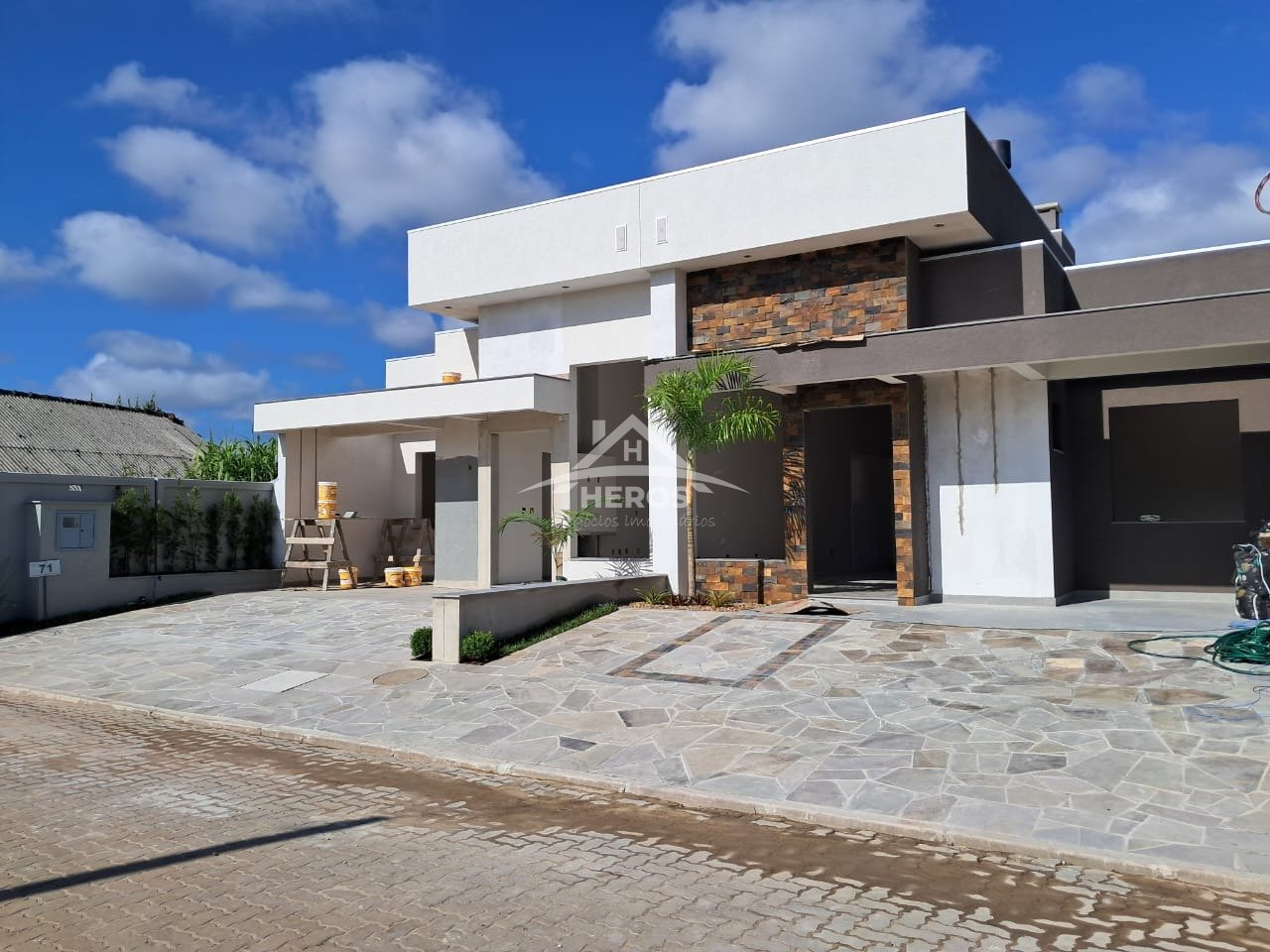 Casa térrea, 3 dorm, 96m², R$ 699 mil