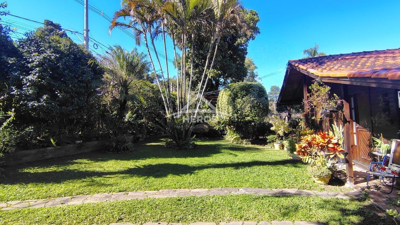 Sítio; Com 05 dorm; edícula ; Chapéu do Sol;430mil