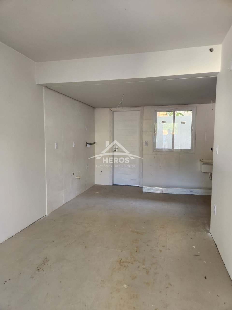 Casa condomínio, 57m², 2 dorm, Nonoai, R$ 324mil