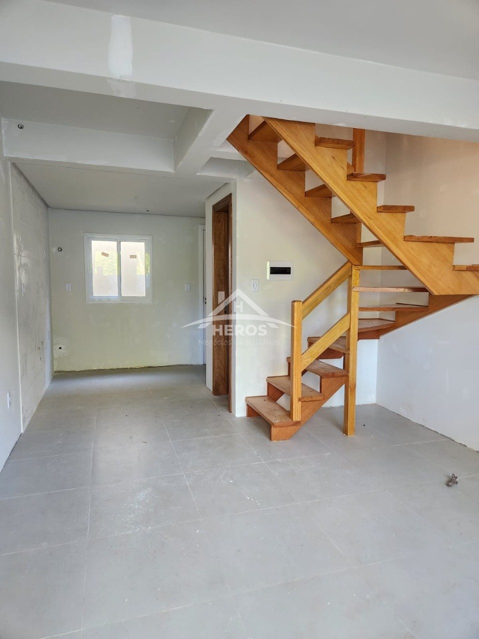 Casa condomínio, 57m², 2 dorm, Nonoai, R$ 324mil