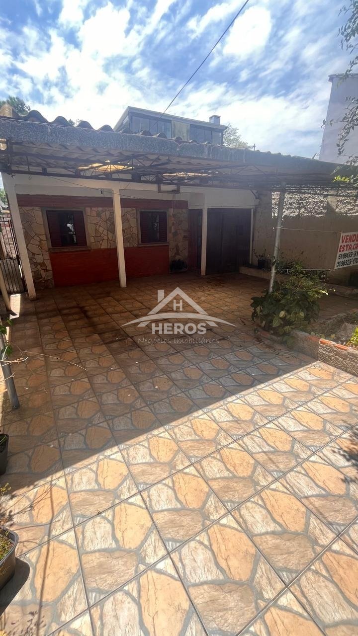 Casa 2 Dormitórios no Morro Santana