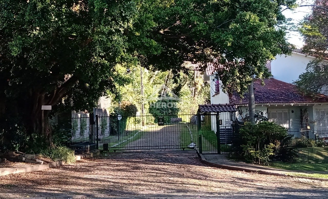 Terreno em condomínio, 842m², Nonoai, R$ 390 mil