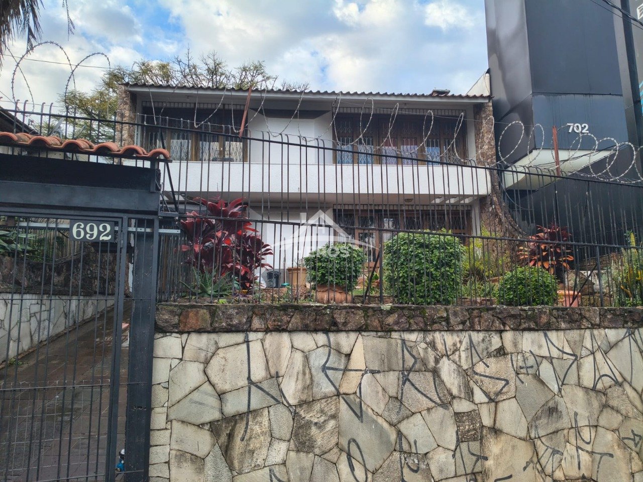 Casa 5 dorm, 201m², Nonoai, R$ 1.000.000,00