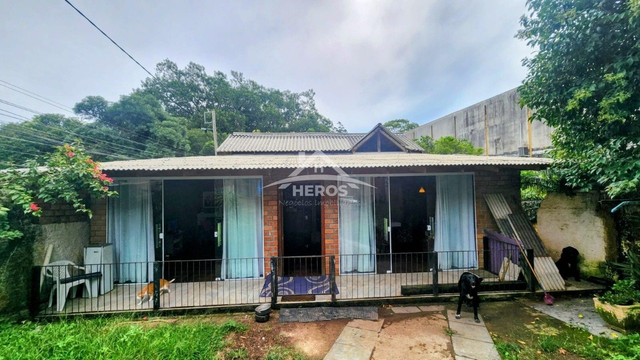 Terreno com 622 m²,02 casas,Avenida Oscar pereira.