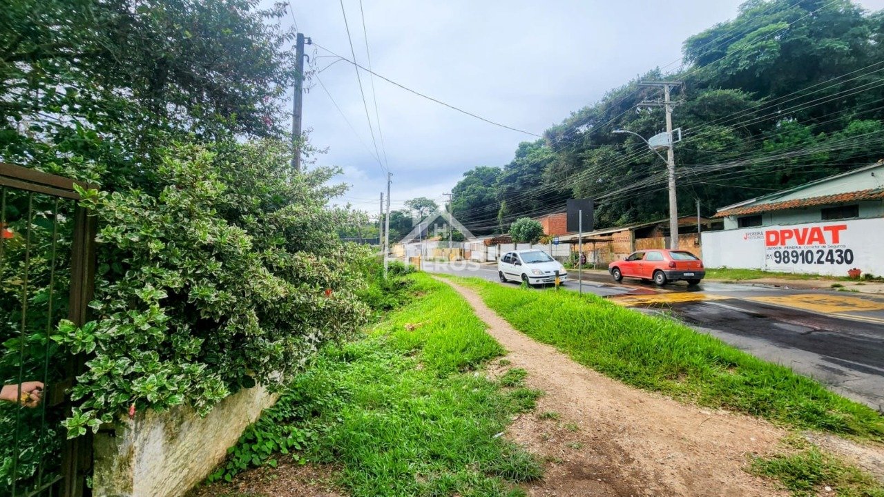 Terreno com 622 m²,02 casas,Avenida Oscar pereira.