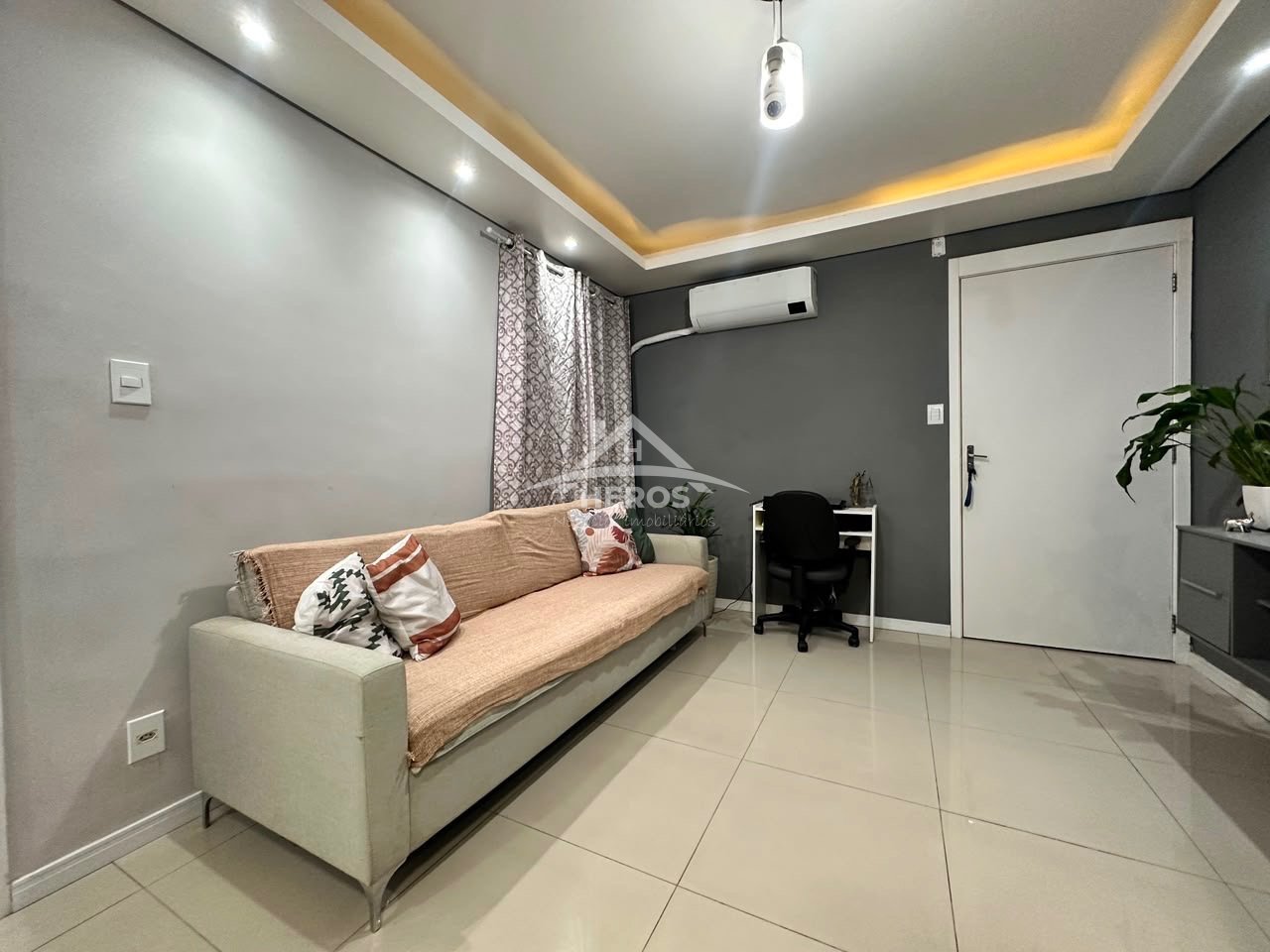 Apto 2 dorm, 42m², Glória, R$ 180mil