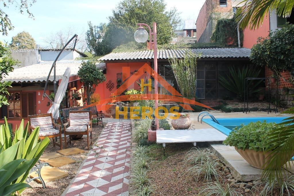 Casa 5 dorm, 282m², Teresópolis, R$ 1,14 milhão