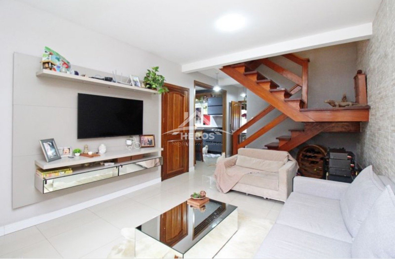 Casa cond 3 dorm, 196m², Guarujá, R$ 645mil