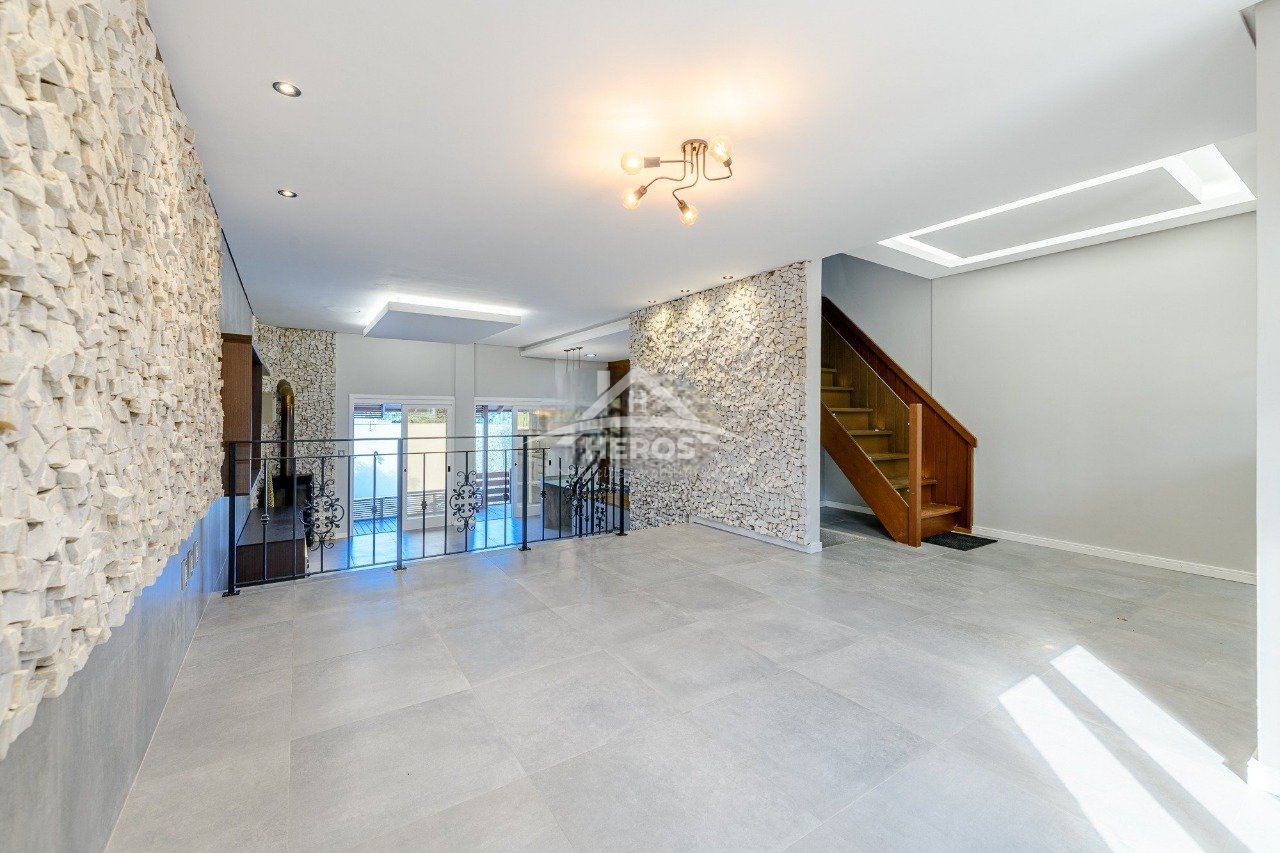 Casa 3 dorm, Ipanema, 152m², R$ 790 mil