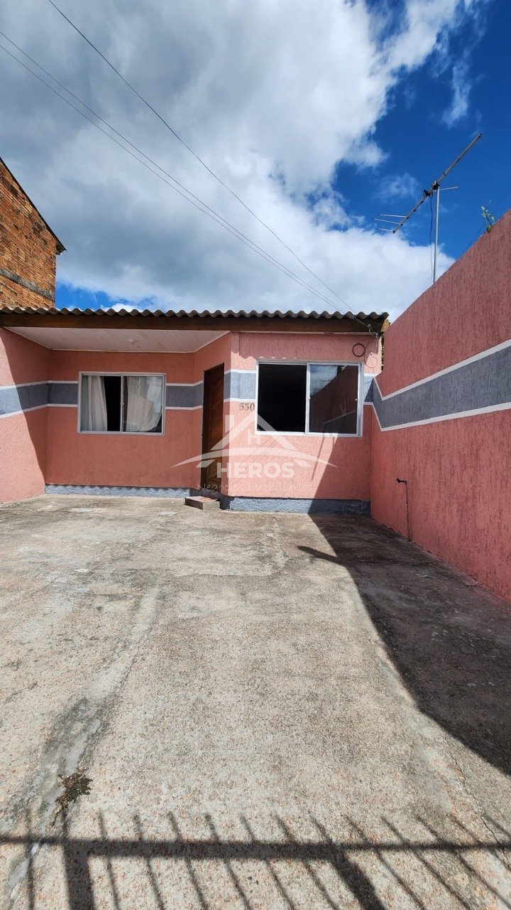 Casa 02 dorm; Amplo pátio; Restinga,125 mil