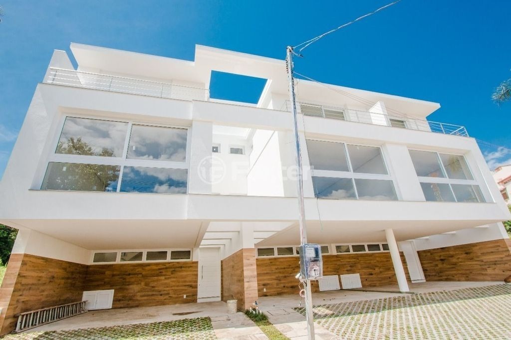Casa cond 3 suítes 211m² Jardim Isabel R$ 945mil