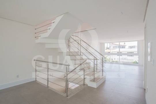 Casa cond 3 suítes 211m² Jardim Isabel R$ 945mil