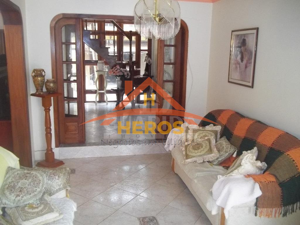 Casa 4 dorm, 360m², Vila Nova, R$ 795mil