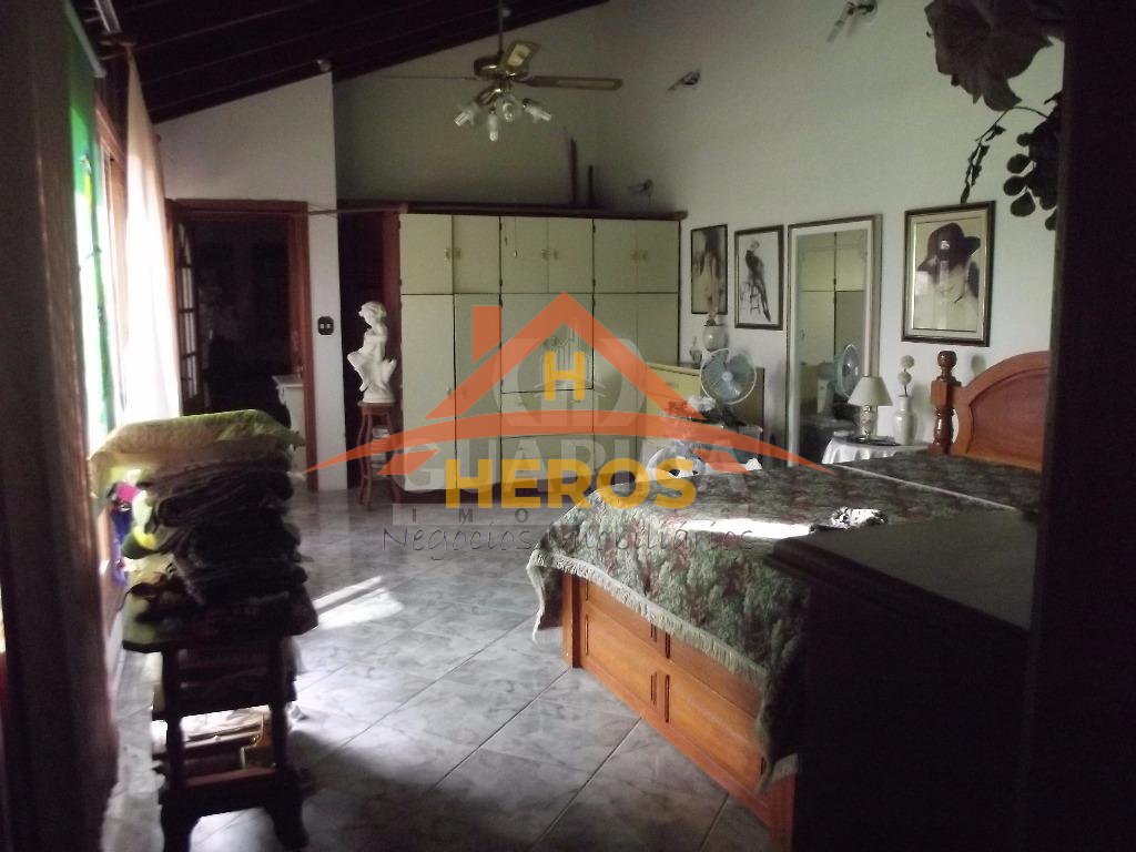 Casa 4 dorm, 360m², Vila Nova, R$ 795mil