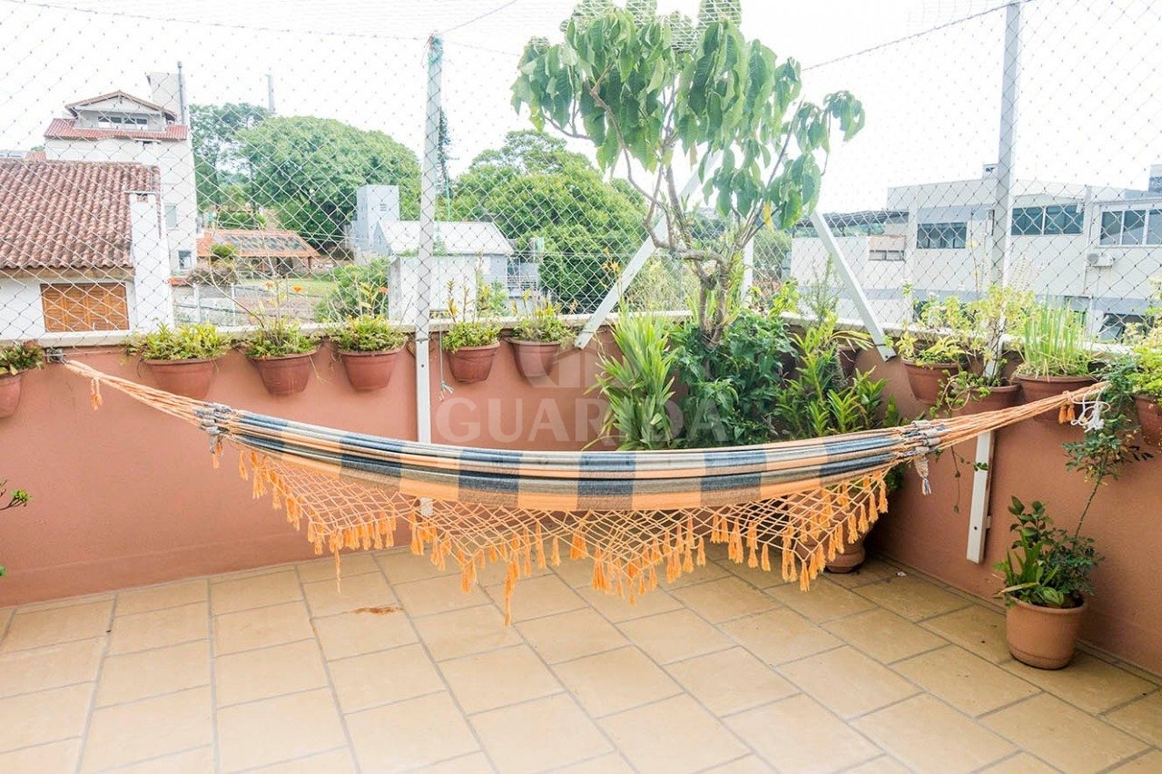 Cobertura 3 dorm, 94m², Menino Deus, R$ 700mil