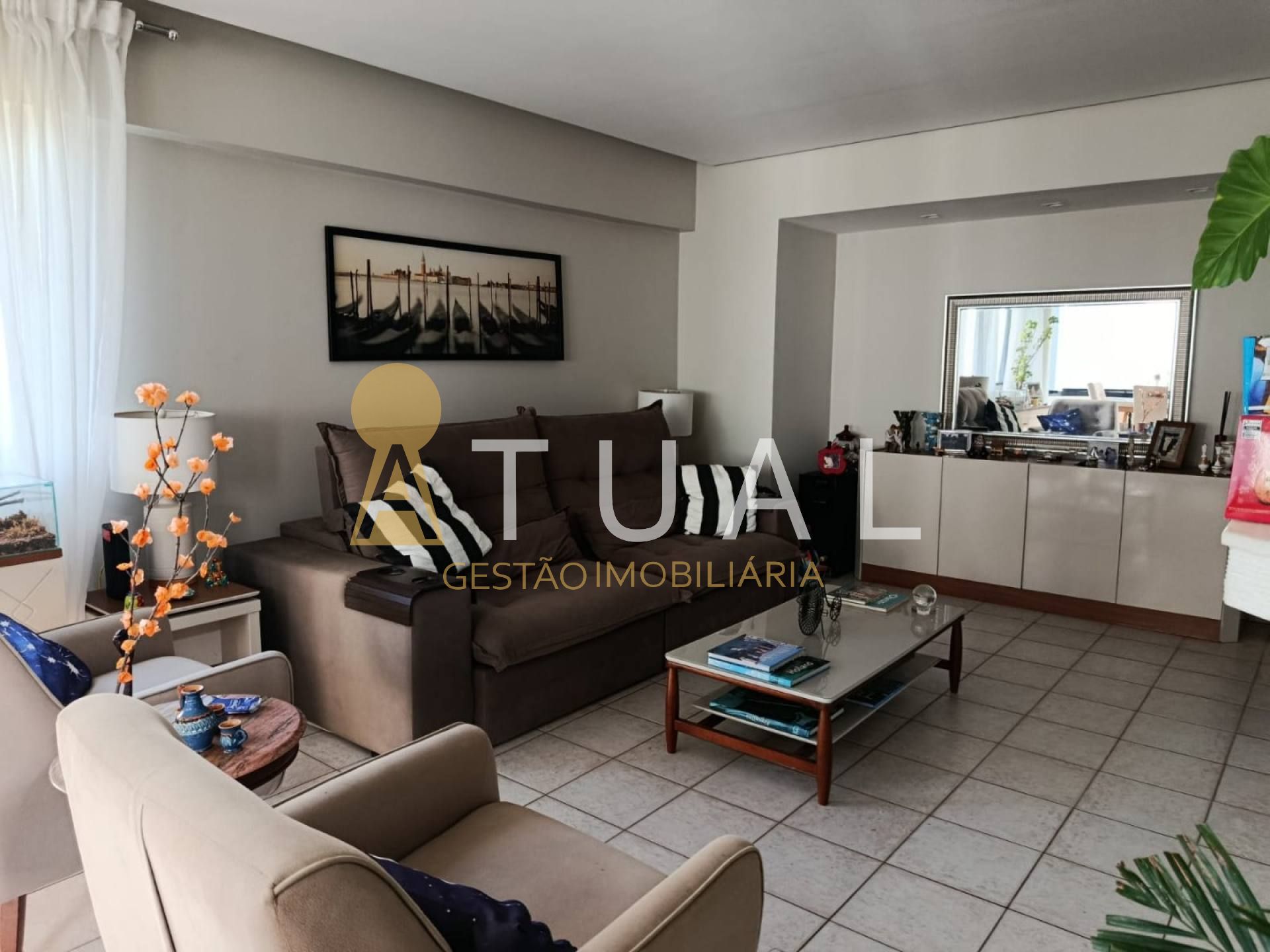 Apartamento tipo cobertura a venda, 158m², com 2 suítes e gabinete a venda no Rio Vermelho.