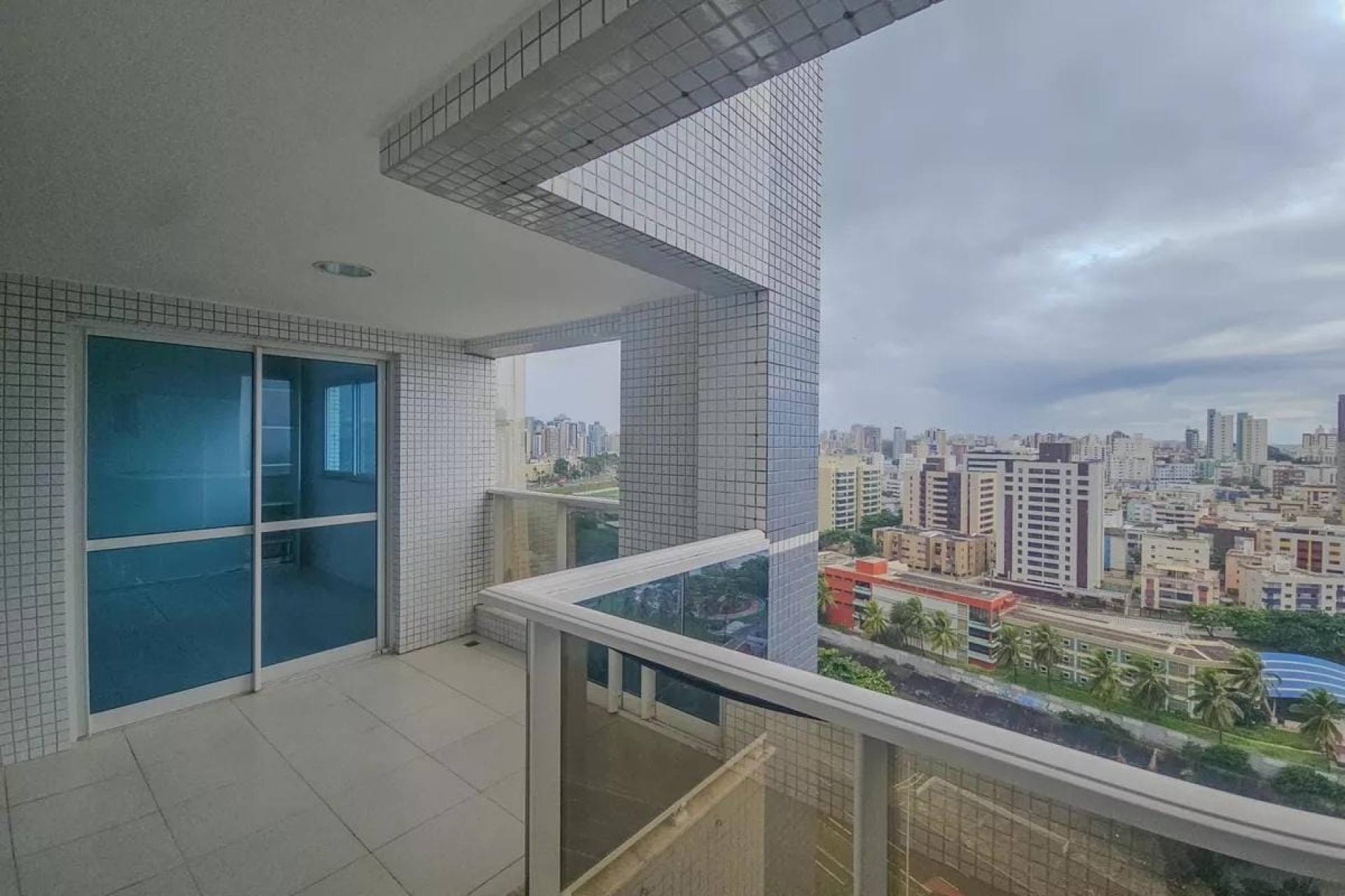Apartamento Para Alugar com 02 quartos 01 suítes no bairro Pituba em Salvador