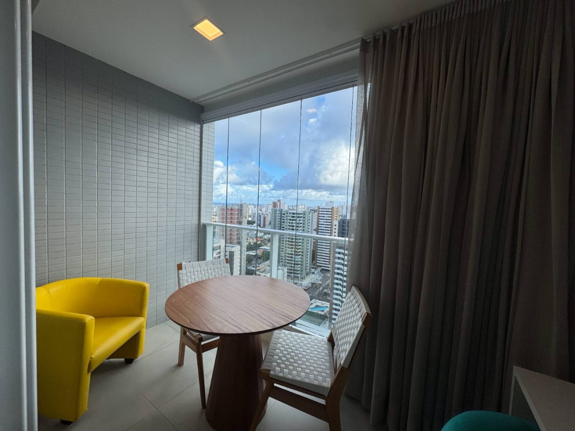 Studio Para Alugar com 01 quartos no bairro Caminho das Árvores em Salvador