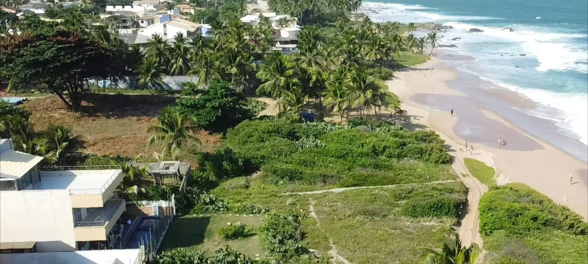 Casa Para Vender com 05 quartos 05 suítes no bairro ITAPUÃ em Salvador