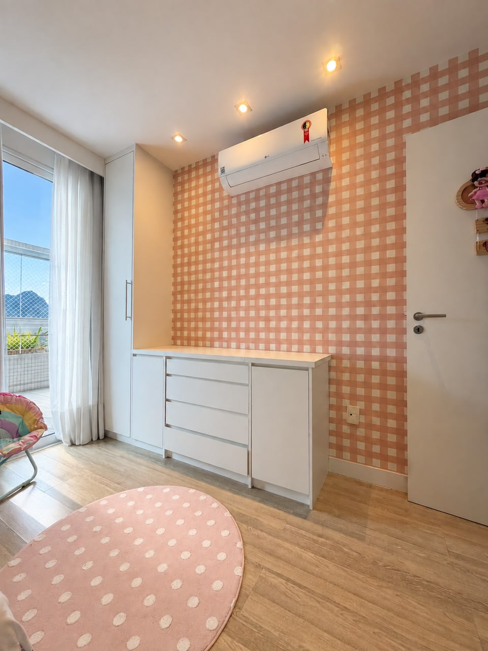 VIURE | 2 QUARTOS C SUITE | PORTEIRA FECHADA